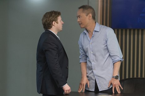 Conor MacNeill, Ken Leung - Sektor - Il Mattino ha L'Oro in Boca - Z filmu