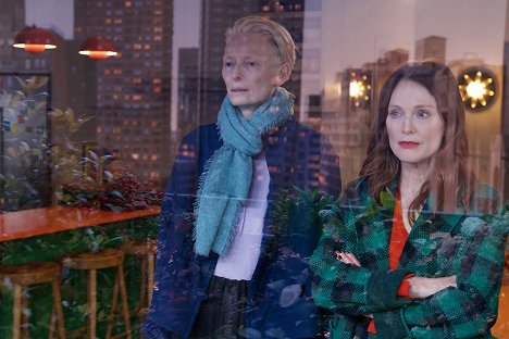 Tilda Swinton, Julianne Moore - La habitación de al lado - Van film