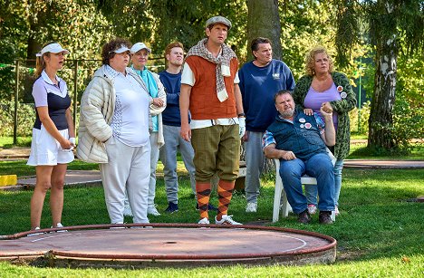 Marie Burchard, Thekla Viloo Fliesberg, Leon Seidel, Sebastian Schwarz, Peter Trabner, Felix Vörtler, Petra Kleinert - Vraždy mezi muškáty - Minigolf Mafia - Z filmu