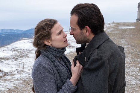 Federica Rosellini, Alessandro Borghi - Campo di battaglia - Filmfotos