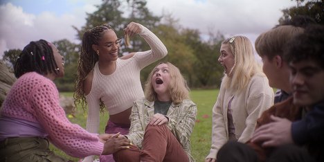 Corinna Brown, Yasmin Finney, Kizzy Edgell, Rhea Norwood, Joe Locke - Heartstopper - Season 3 - Van film