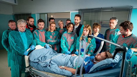 Jarosław Gruda, Dariusz Dłużewski, Izydor Łobacz, Adam Turczyk, Paulina Zwierz, Lea Oleksiak, Monika Mazur-Chrapusta, Dariusz Wieteska, Anna Wysocka, Anna Lemieszek, Wojciech Zygmunt, Hubert Jarczak, Kamil Wodka - Na sygnale - Zwycięski los - Photos