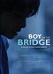 Chlapec na mostě