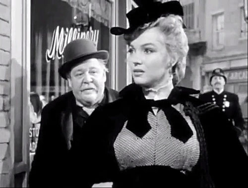Vier Perlen - Filmfotos - Charles Laughton, Marilyn Monroe
