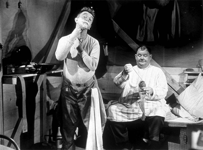Dick und Doof - Schrecken der Kompanie - Filmfotos - Stan Laurel, Oliver Hardy