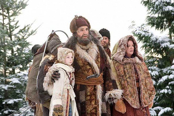 The Golden Compass - Photos - Dakota Blue Richards, Jim Carter, Clare Higgins