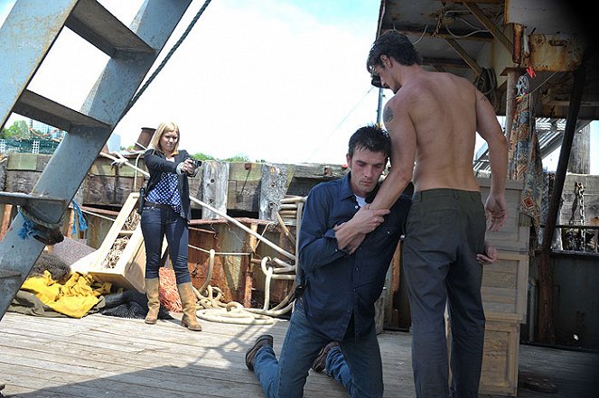 Haven - Season 1 - Harmony - Photos - Emily Rose, Lucas Bryant