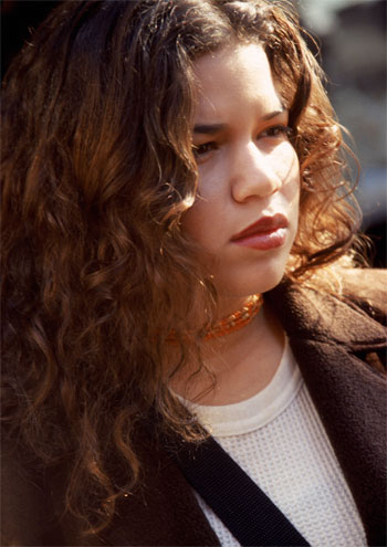 Telt idomok - Filmfotók - America Ferrera