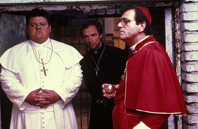 Papežem proti své vůli - Z filmu - Robbie Coltrane, Peter Richardson, Alex Rocco