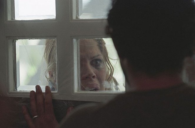 Right at Your Door - De la película - Mary McCormack