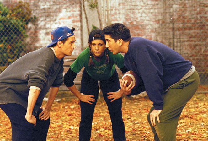 Friends - The One with the Football - Photos - Matthew Perry, Jennifer Aniston, David Schwimmer