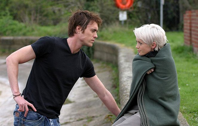 Primeval - De la película - James Murray, Hannah Spearritt