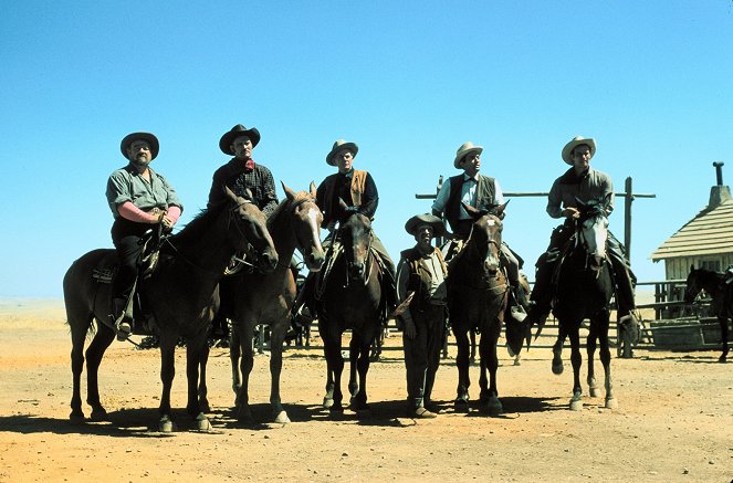 Idegen a cowboyok között - Filmfotók - Burl Ives, Chuck Connors, Charles Bickford, Alfonso Bedoya, Gregory Peck, Charlton Heston