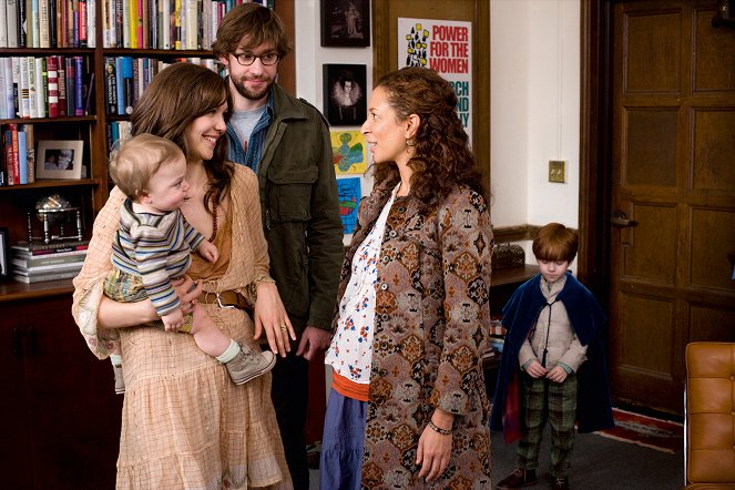 Všude dobře, proč být doma - Z filmu - Maggie Gyllenhaal, John Krasinski, Maya Rudolph, Bailey Harkins