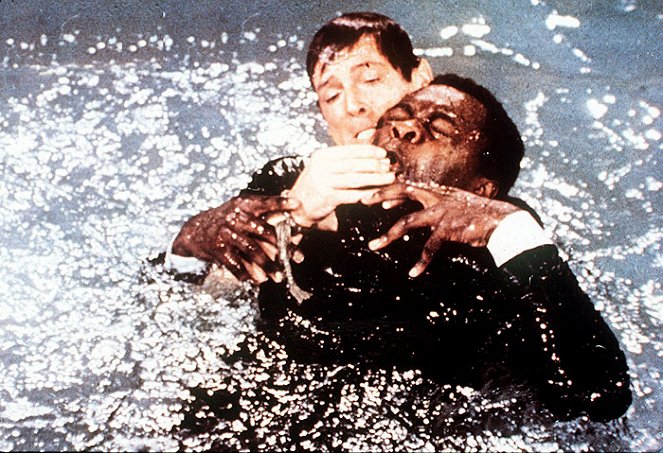 Live and Let Die - Photos - Roger Moore, Yaphet Kotto