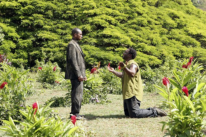 Zagubieni - Z filmu - Adetokumboh M'Cormack, Adewale Akinnuoye-Agbaje