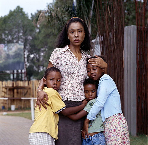 Hotel Rwanda - Van film - Ofentse Modiselle, Sophie Okonedo, Mathabo Pieterson, Mosa Kaiser