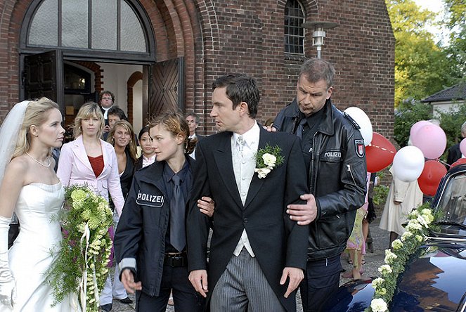 Policie Hamburk - Černé šaty - Z filmu - Sylvia Leifheit, Rhea Harder, Arnd Klawitter, Frank Vockroth