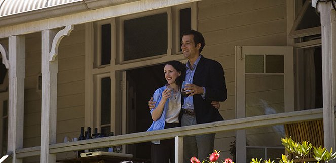 The Boys Are Back - Photos - Laura Fraser, Clive Owen