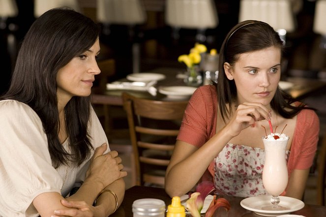 96 Hours - Taken - Filmfotos - Famke Janssen, Maggie Grace