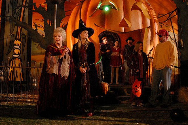 Halloweentown High - Van film - Debbie Reynolds, Kimberly J. Brown
