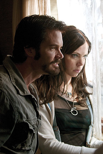 The Last House on the Left - Photos - Garret Dillahunt, Riki Lindhome