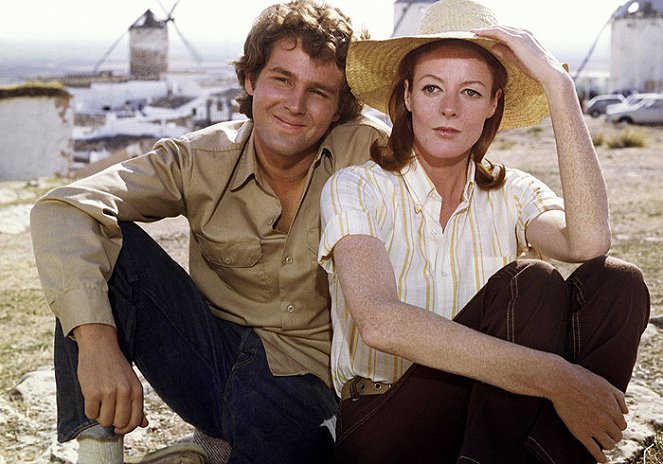 Love and Pain and the Whole Damn Thing - Filmfotos - Timothy Bottoms, Maggie Smith
