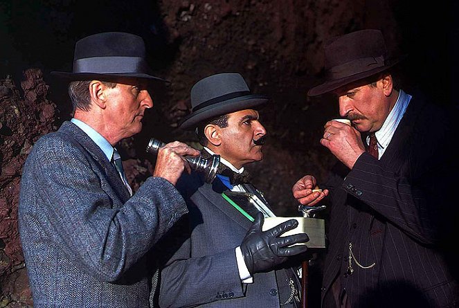 Agatha Christies Poirot - Season 8 - Das Böse unter der Sonne - Filmfotos - Hugh Fraser, David Suchet, Philip Jackson