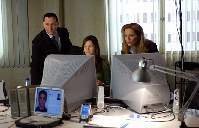 Die Bourne Verschwörung - Filmfotos - Tom Gallop, Michelle Monaghan, Joan Allen