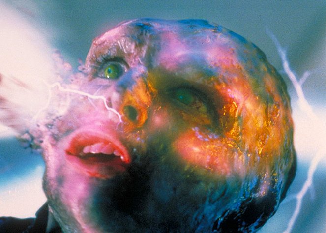 Supernova : La terreur a une nouvelle dimension - Film