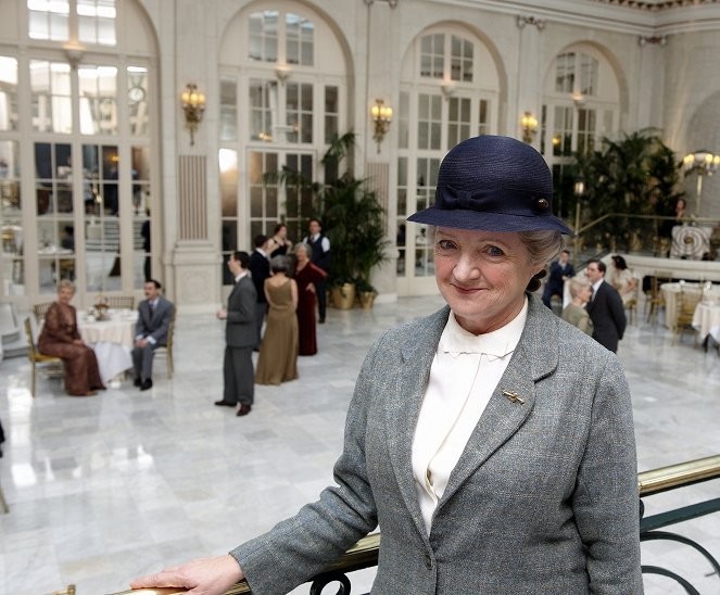 Agatha Christie Marple kisasszonya - Season 4 - Szemfényvesztők - Promóció fotók - Julia McKenzie