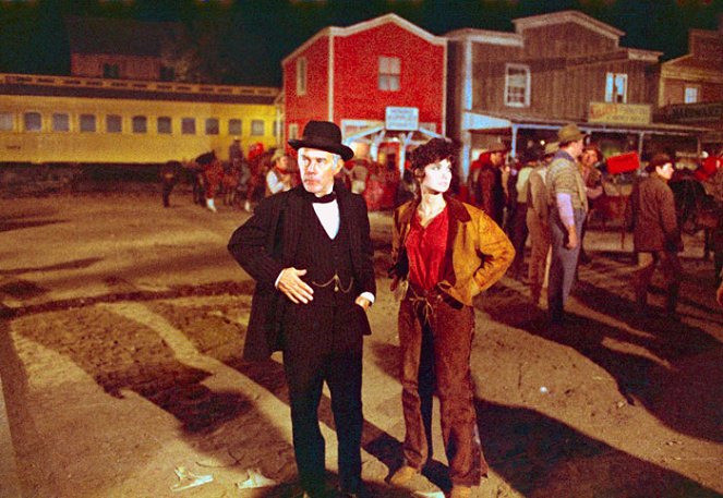 Support Your Local Gunfighter - Photos - Harry Morgan, Suzanne Pleshette