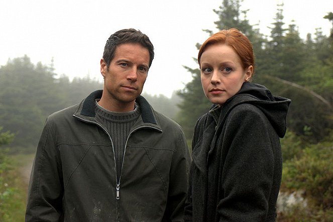 Behind the Wall - Do filme - James Thomas, Lindy Booth