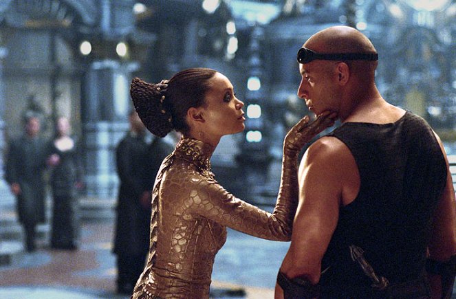Kroniki Riddicka - Z filmu - Thandiwe Newton, Vin Diesel