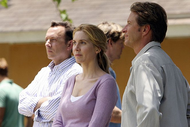 Lost - Photos - Michael Emerson, Elizabeth Mitchell, Brett Cullen