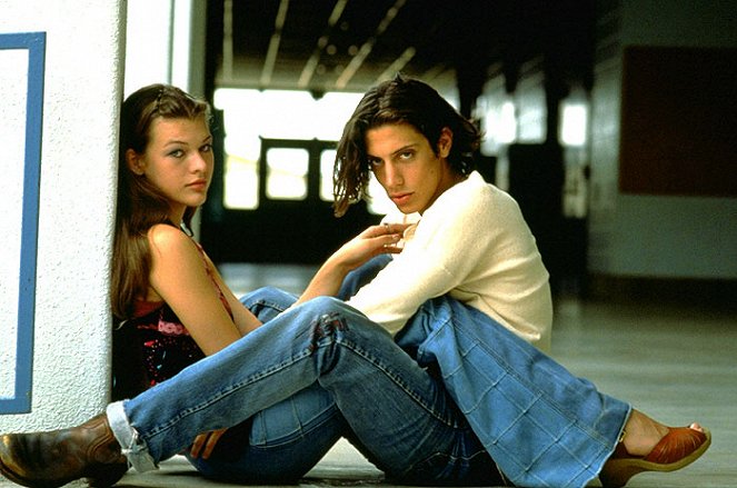 Dazed and Confused - Promokuvat - Milla Jovovich, Shawn Andrews