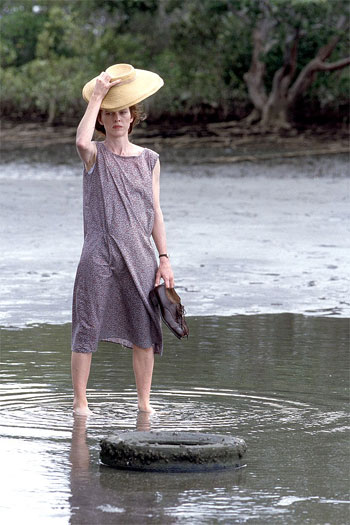 Swimming Upstream - Z filmu - Judy Davis