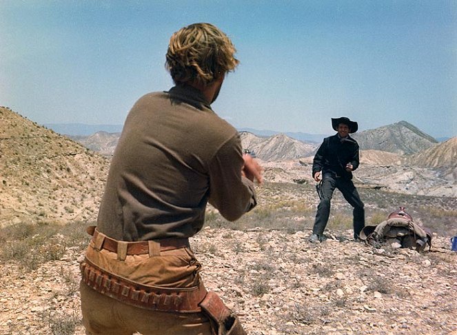 Django ampuu ensin - Kuvat elokuvasta - José Manuel Martín