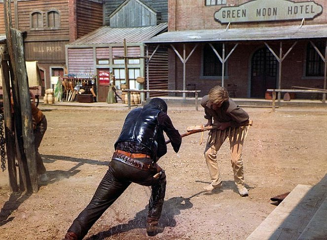 Django spara per primo - De la película