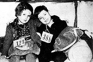 Into the Arms of Strangers: Stories of the Kindertransport - Z filmu