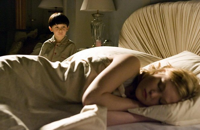 Das Omen (2006) - Filmfotos - Seamus Davey-Fitzpatrick, Julia Stiles