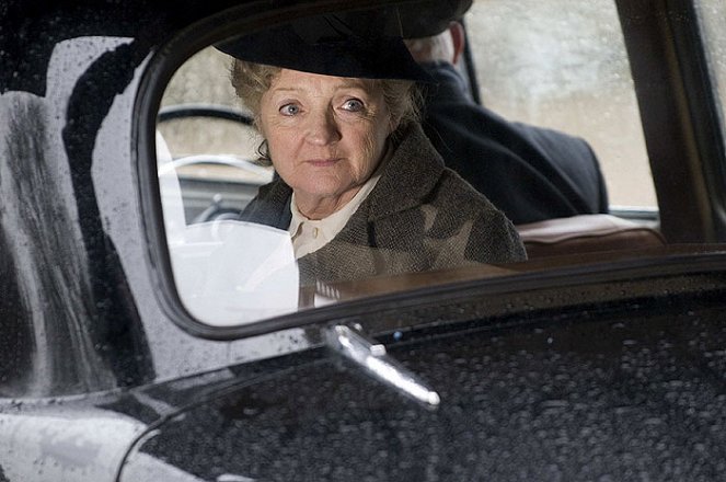 Agatha Christie Marple kisasszonya - Season 4 - Egy marék rozs - Filmfotók - Julia McKenzie