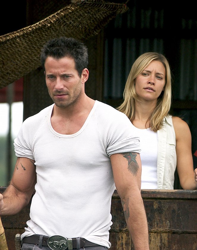 Anacondas: The Hunt for the Blood Orchid - Photos - Johnny Messner, KaDee Strickland