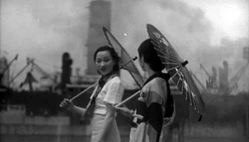 Japanese Girls at the Harbor - Photos