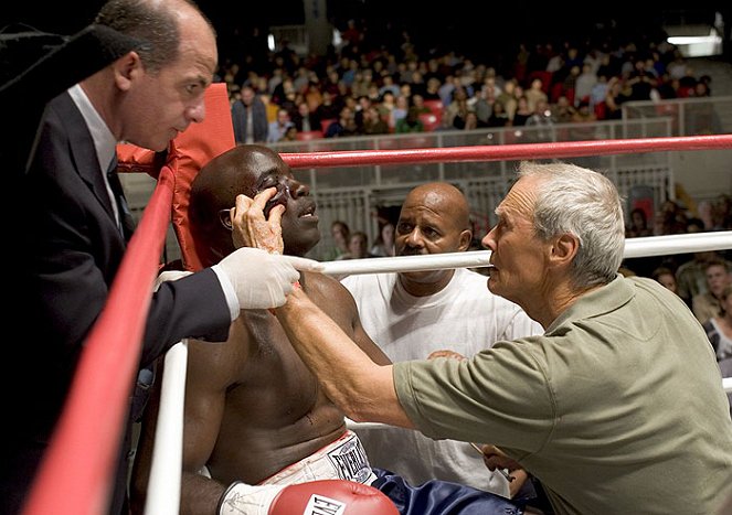 Million Dollar Baby - Photos - Jim Cantafio, Mike Colter, Clint Eastwood