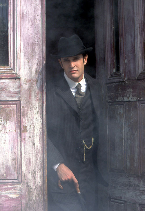 Sherlock Holmes a záhada hodvábnych pančúch - Z filmu - Rupert Everett