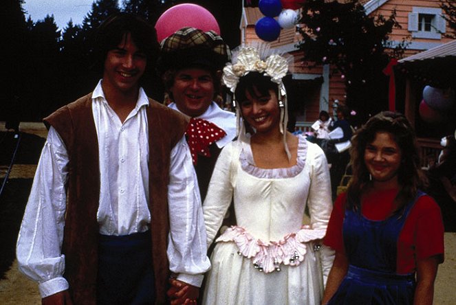 Babes in Toyland - Photos - Keanu Reeves, Drew Barrymore