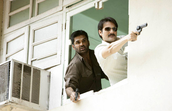 Strzelanina w Lokhandwala - Z filmu - Sunil Shetty, Arbaaz Khan