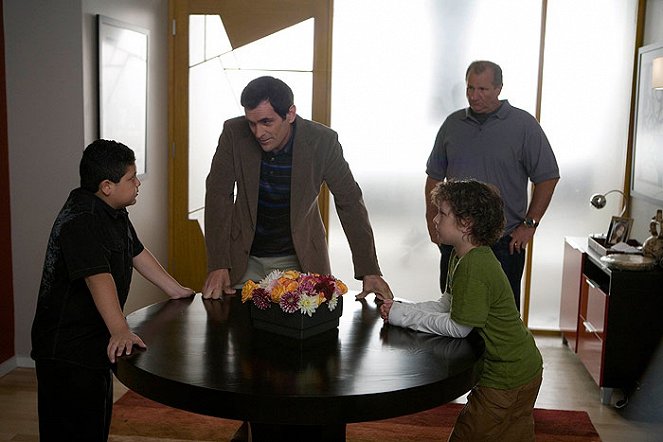 Modern Family - De la poussière sous le tapis - Film - Rico Rodriguez, Ty Burrell, Ed O'Neill, Nolan Gould