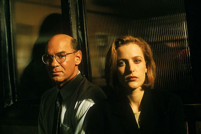 The X-Files - Salaiset kansiot - Season 4 - Promokuvat - Mitch Pileggi, Gillian Anderson